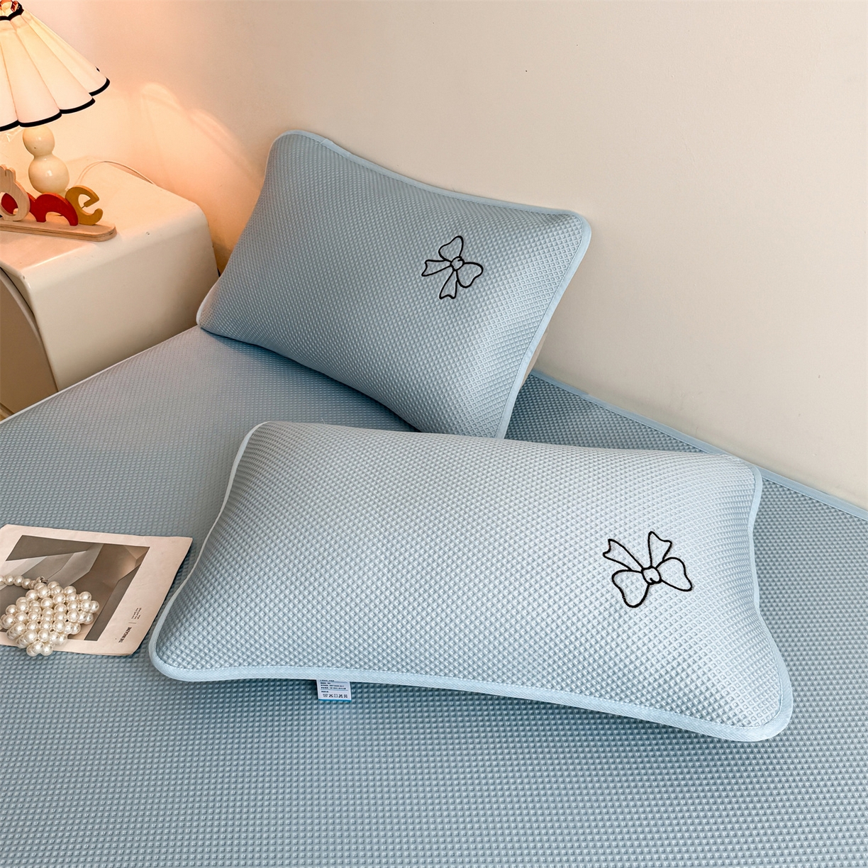 91家纺网 家纺一手货源 找家纺 雯豆家纺 2026春夏新款PE中分子凉感豆豆床笠三件套加厚三明治床垫保护套-墨蝶 墨蝶床笠款-蓝