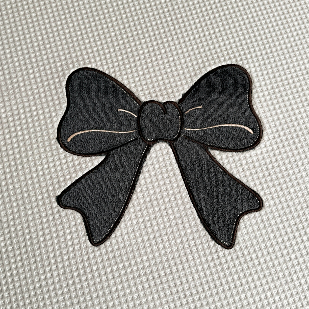 91家纺网 家纺一手货源 找家纺 雯豆家纺 2026春夏新款PE中分子凉感豆豆床笠三件套加厚三明治床垫保护套-墨蝶 墨蝶床笠款-灰