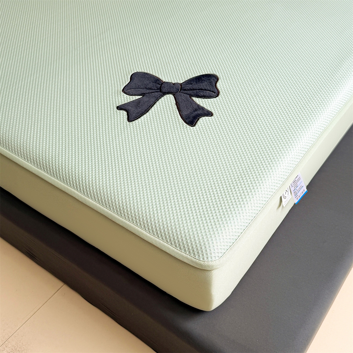 91家纺网 家纺一手货源 找家纺 雯豆家纺 2026春夏新款PE中分子凉感豆豆床笠三件套加厚三明治床垫保护套-墨蝶 墨蝶床笠款-绿