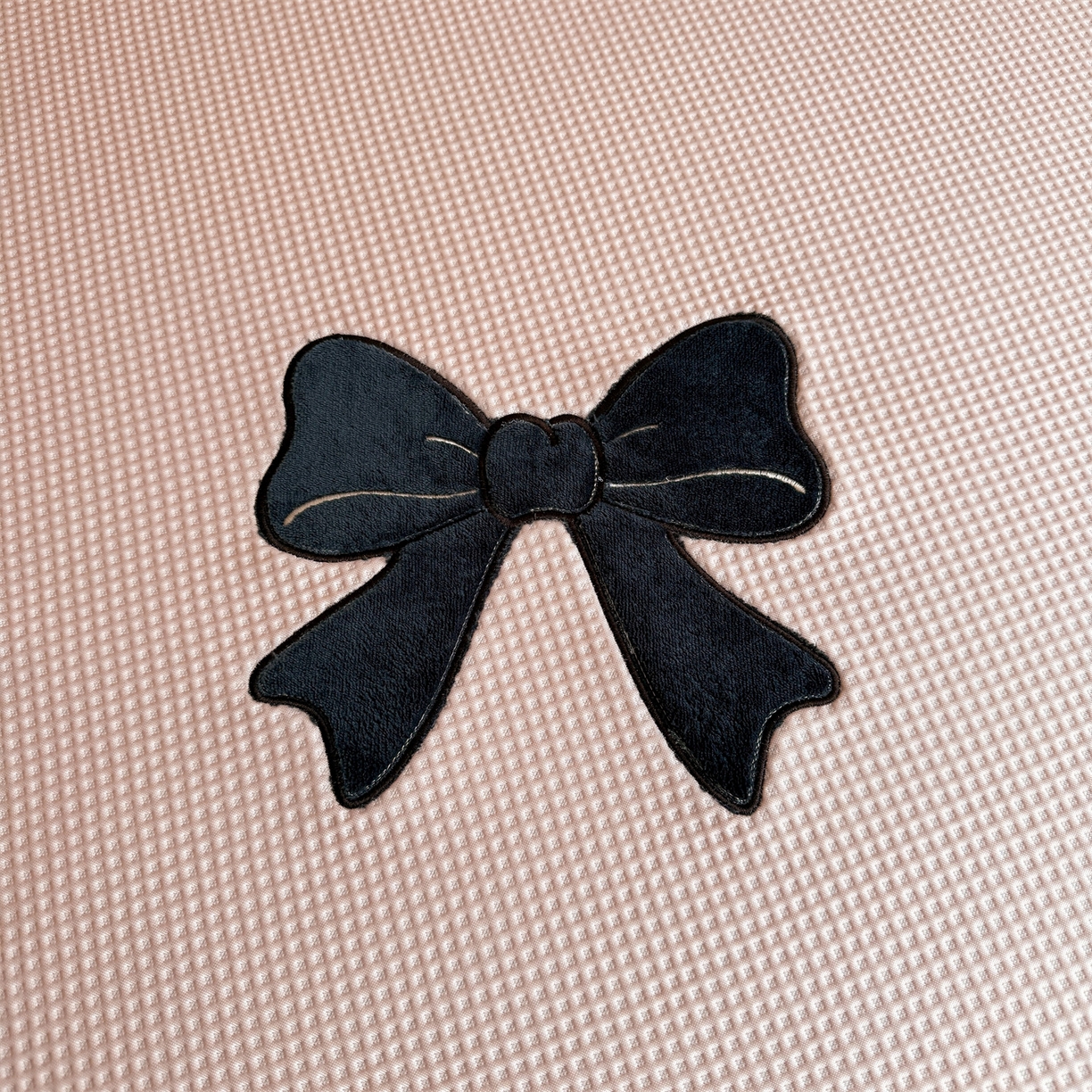 91家纺网 家纺一手货源 找家纺 雯豆家纺 2026春夏新款PE中分子凉感豆豆床笠三件套加厚三明治床垫保护套-墨蝶 墨蝶床笠款-粉