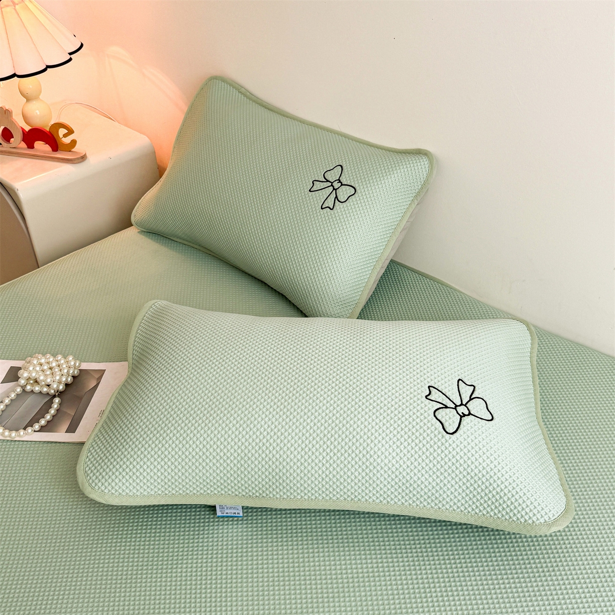 91家纺网 家纺一手货源 找家纺 雯豆家纺 2026春夏新款PE中分子凉感豆豆床笠三件套加厚三明治床垫保护套-墨蝶 墨蝶床笠款-绿