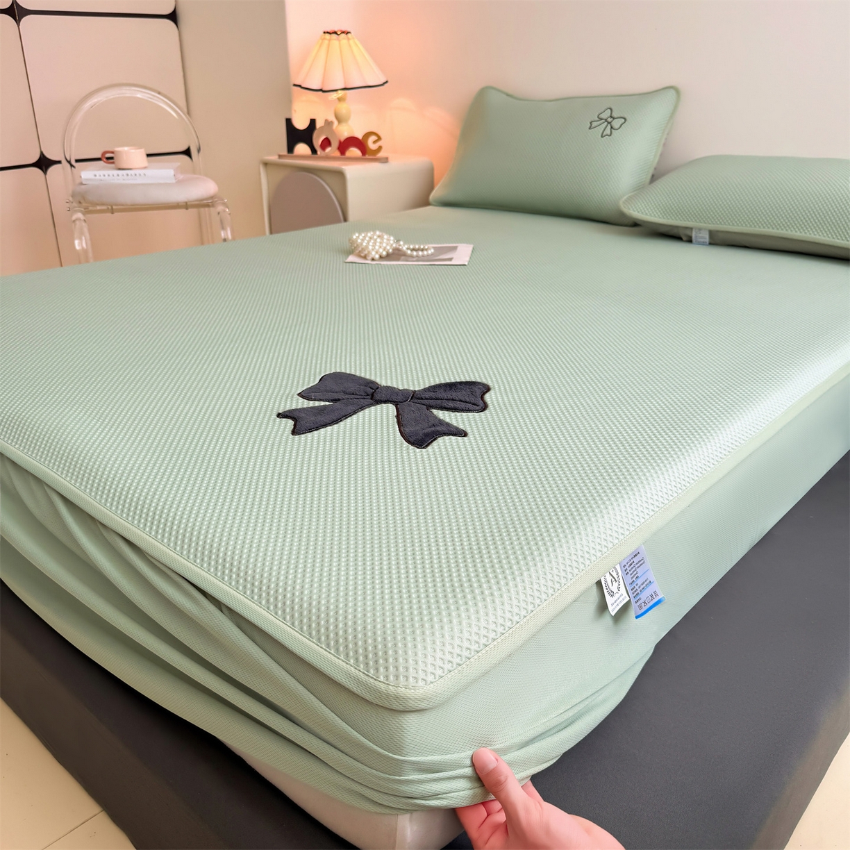 91家纺网 家纺一手货源 找家纺 雯豆家纺 2026春夏新款PE中分子凉感豆豆床笠三件套加厚三明治床垫保护套-墨蝶 墨蝶床笠款-绿