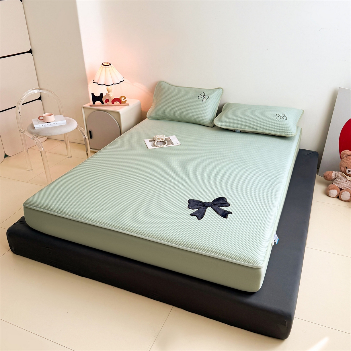 91家纺网 家纺一手货源 找家纺 雯豆家纺 2026春夏新款PE中分子凉感豆豆床笠三件套加厚三明治床垫保护套-墨蝶 墨蝶床笠款-绿