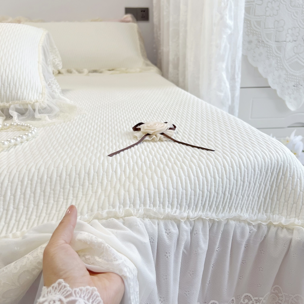 91家纺网 家纺一手货源 找家纺 恋尚羽 2026新款高分子PE凉泡泡大床裙凉感席波浪冰豆豆凉席席子三件套-系列 山茶可可 米白色