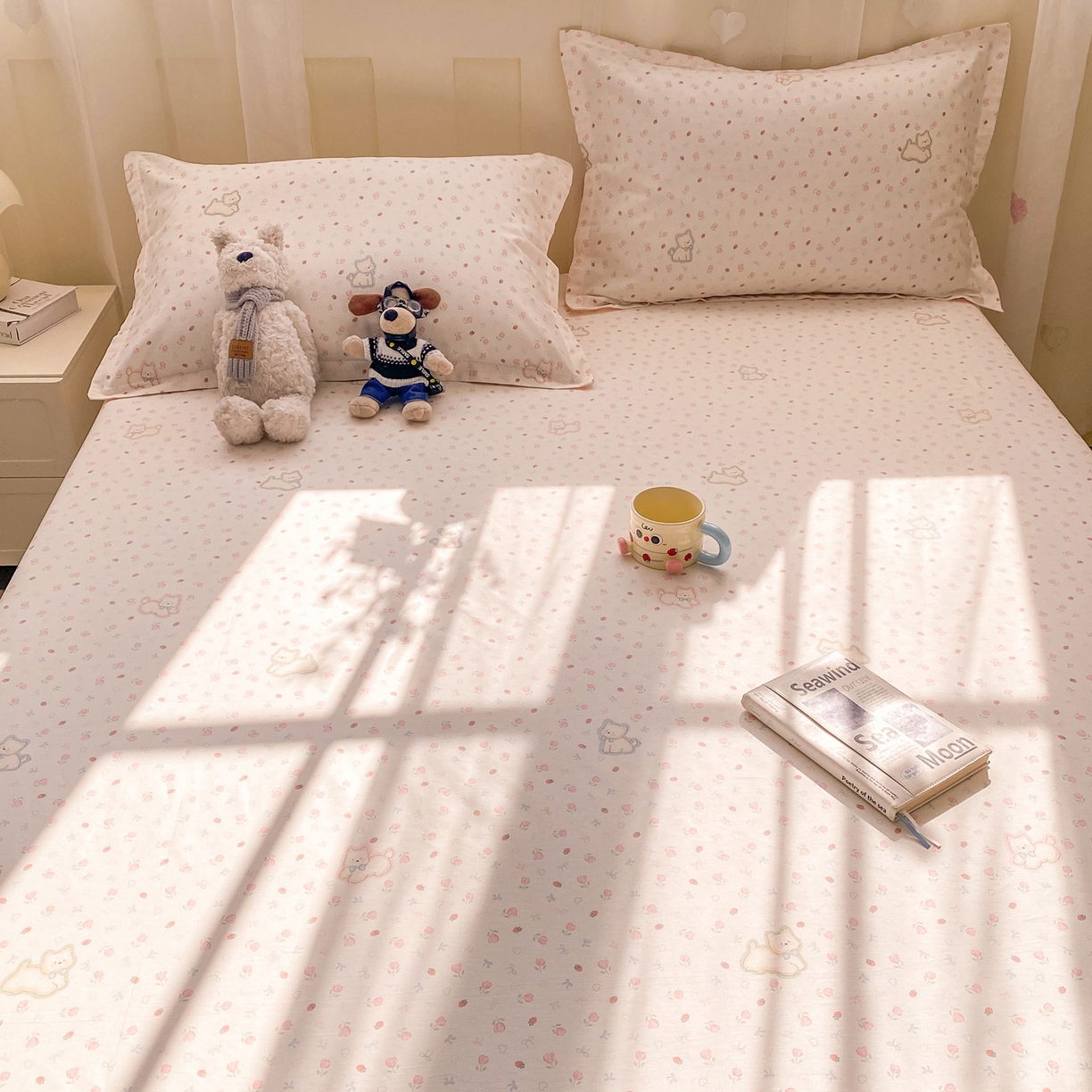 91家纺网 家纺一手货源 找家纺 女子家纺 2026新款全棉纯棉印花小印花花卉款单床笠床笠单件 玫瑰小狗