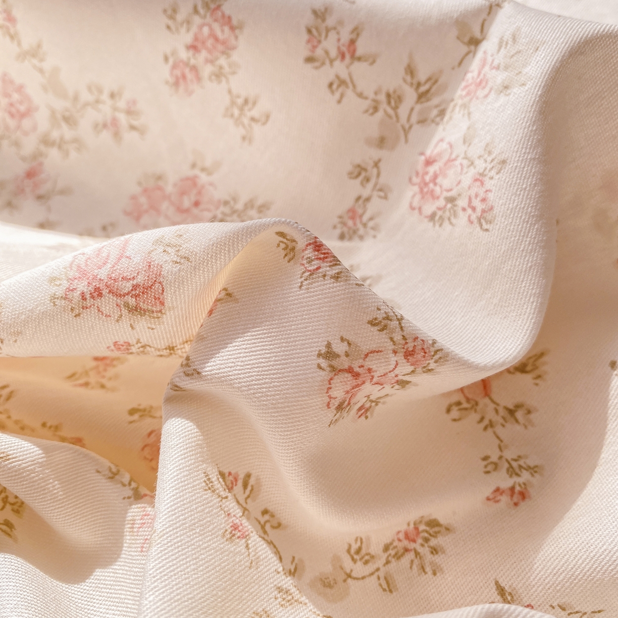 91家纺网 家纺一手货源 找家纺 女子家纺 2026新款全棉纯棉印花小印花花卉款单床笠床笠单件 俏佳人