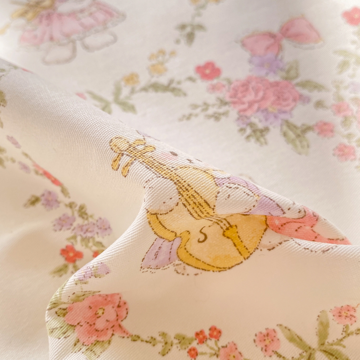 91家纺网 家纺一手货源 找家纺 女子家纺 2026新款全棉纯棉印花小印花花卉款单床笠床笠单件 童话花町