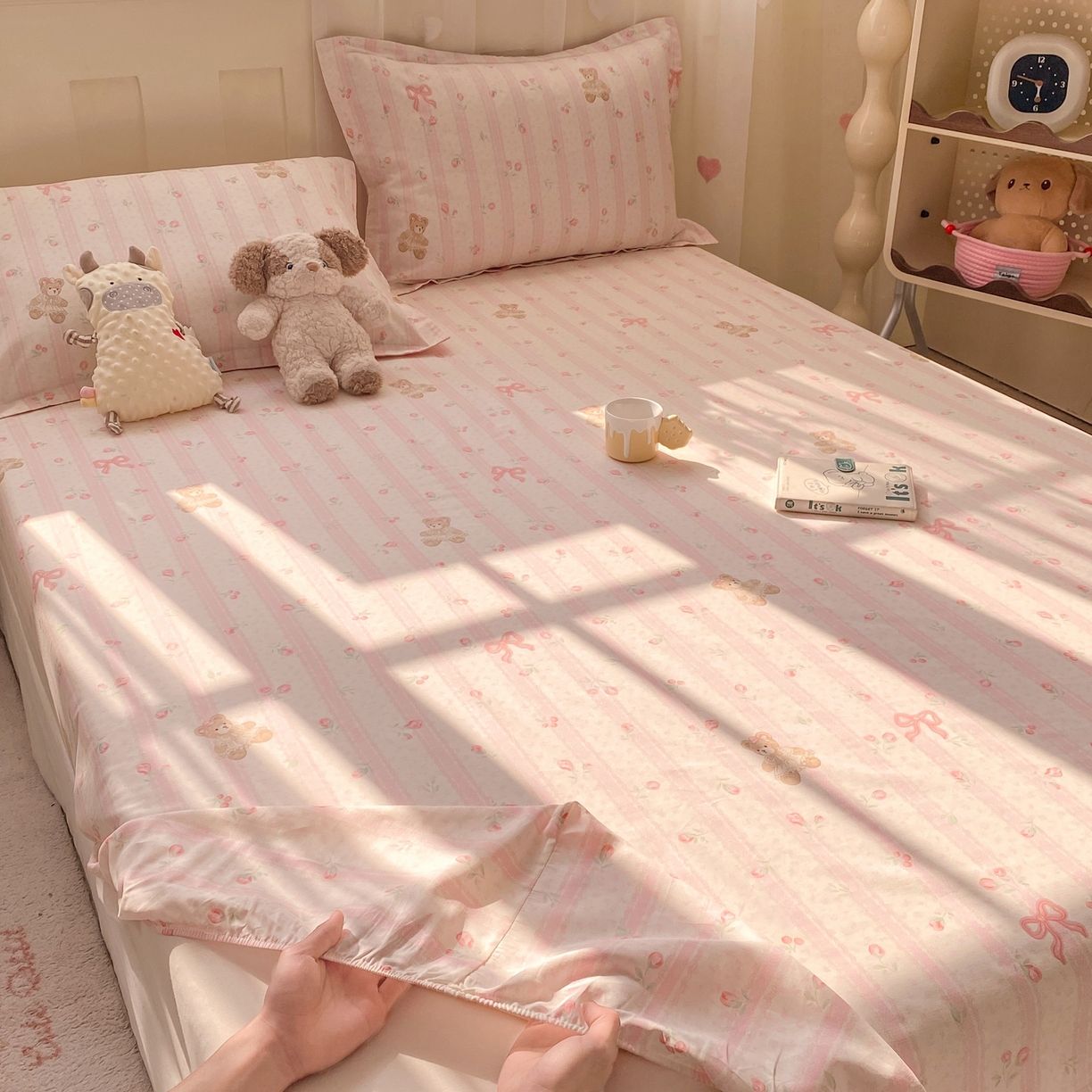 91家纺网 家纺一手货源 找家纺 女子家纺 2026新款全棉纯棉印花小印花花卉款单床笠床笠单件 温柔花朵熊