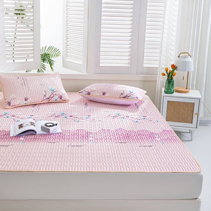 91家纺网 家纺一手货源 找家纺 羽梦家纺 2026新款冰柔丝乳胶床单款凉席湄南荷花