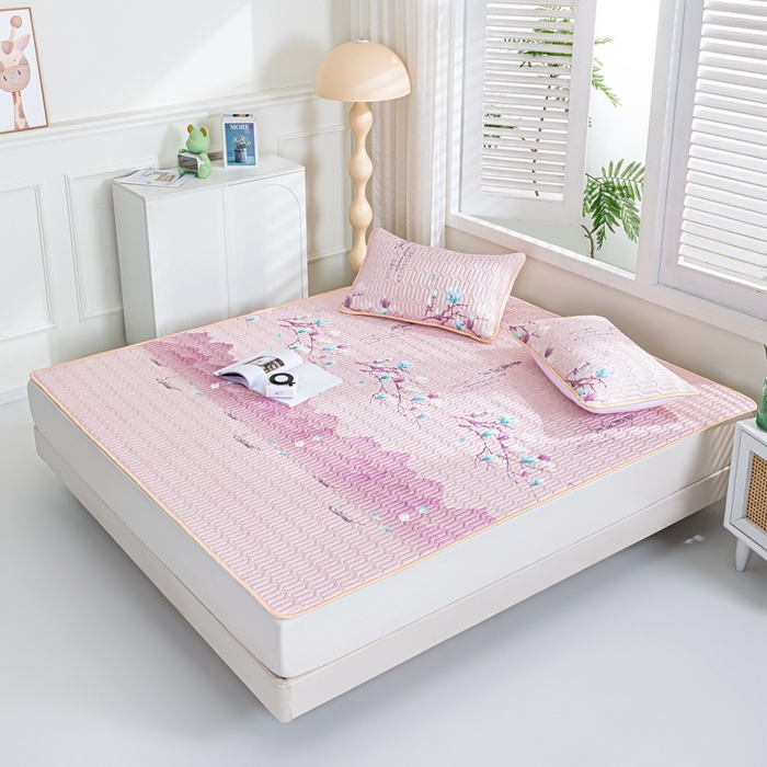 91家纺网 家纺一手货源 找家纺 羽梦家纺 2026新款冰柔丝乳胶床单款凉席湄南荷花