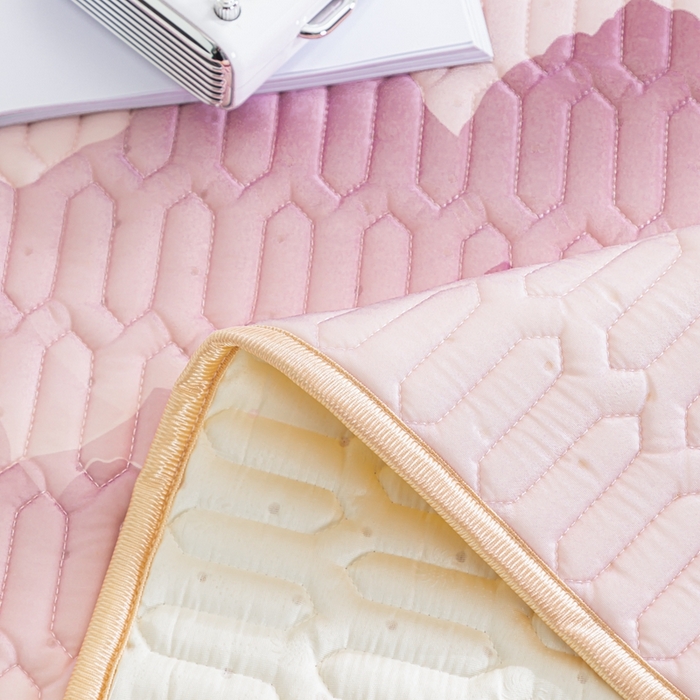 91家纺网 家纺一手货源 找家纺 羽梦家纺 2026新款冰柔丝乳胶床单款凉席湄南荷花