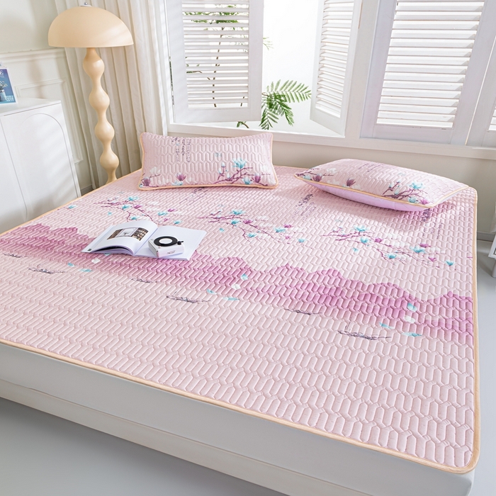 91家纺网 家纺一手货源 找家纺 羽梦家纺 2026新款冰柔丝乳胶床单款凉席湄南荷花