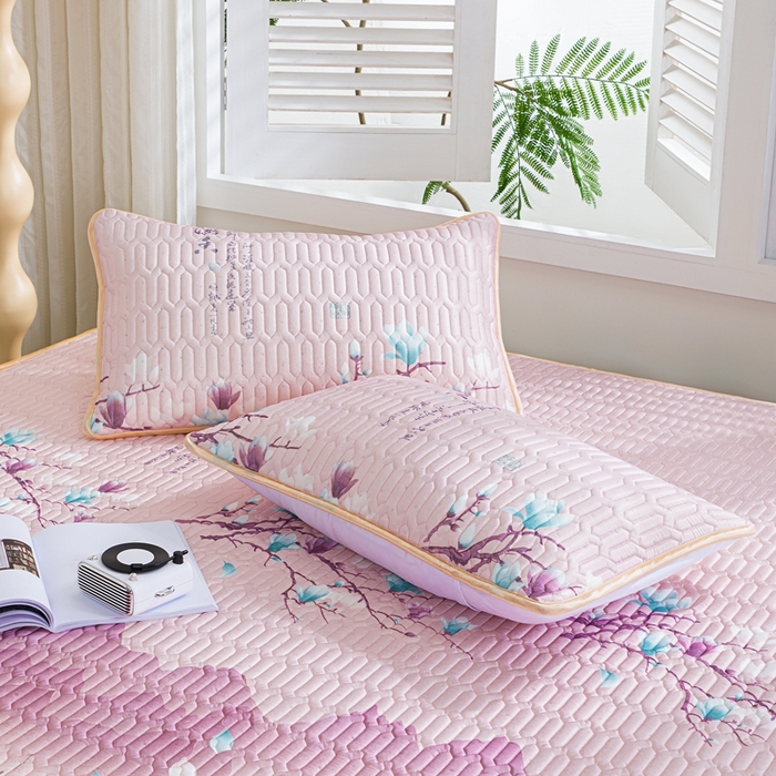 91家纺网 家纺一手货源 找家纺 羽梦家纺 2026新款冰柔丝乳胶床单款凉席湄南荷花