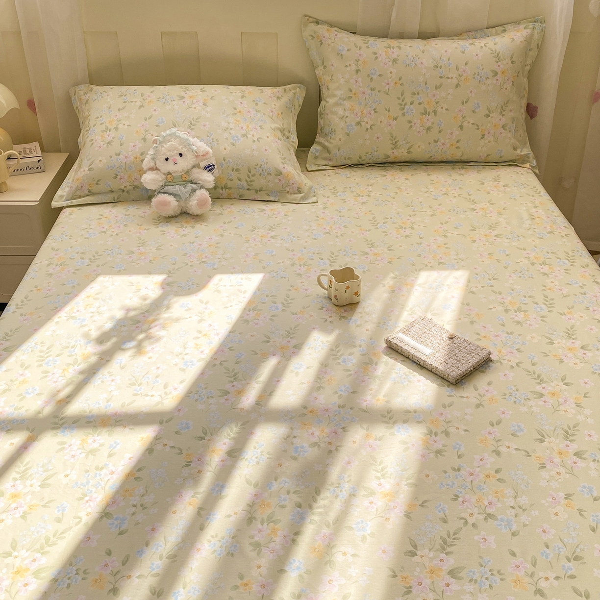 91家纺网 家纺一手货源 找家纺 女子家纺 2026新款全棉纯棉印花小印花花卉款单床笠床笠单件 徐徐花开