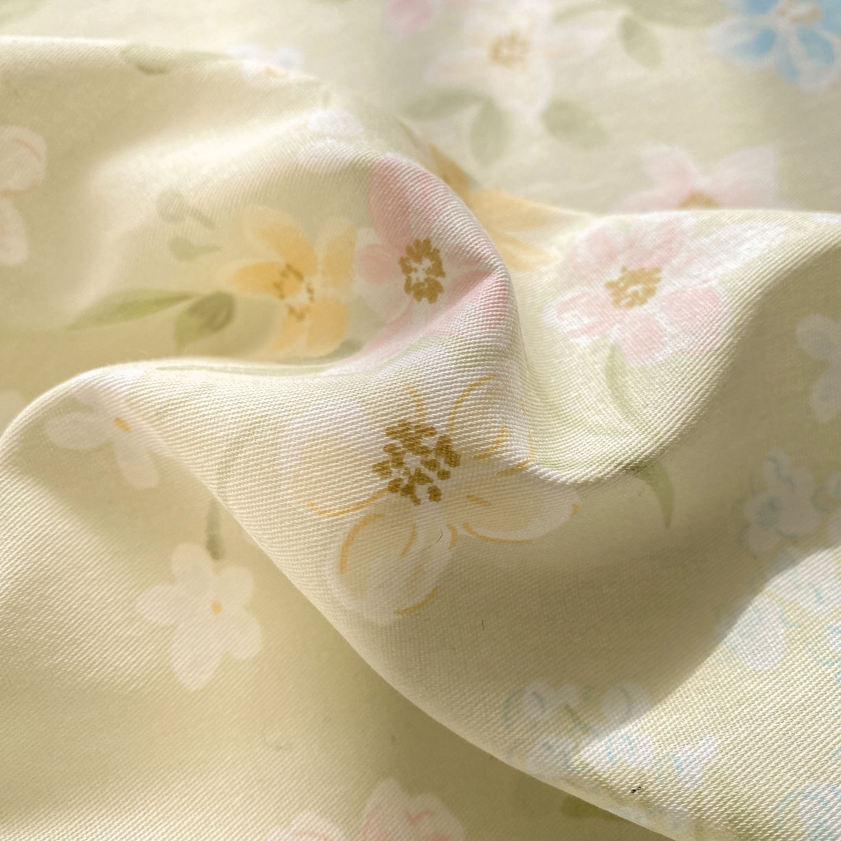 91家纺网 家纺一手货源 找家纺 女子家纺 2026新款全棉纯棉印花小印花花卉款单床笠床笠单件 徐徐花开