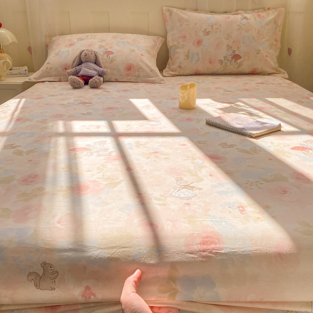 91家纺网 家纺一手货源 找家纺 女子家纺 2026新款全棉纯棉印花小印花花卉款单床笠床笠单件 油画弦音