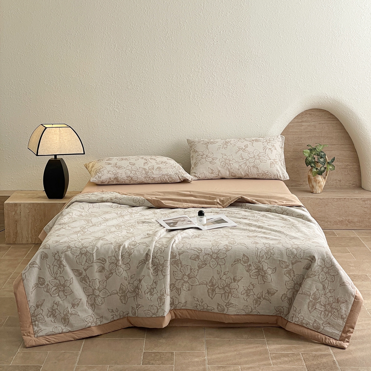 91家纺网 家纺一手货源 找家纺 吾诺家居 2026新款全棉色织提花三层纱夏被夏凉被空调被-华美 芳菲-咖