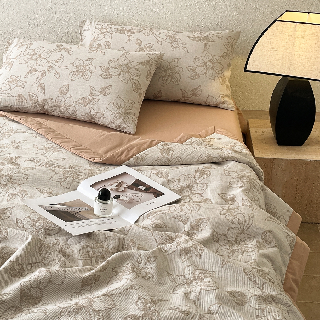 91家纺网 家纺一手货源 找家纺 吾诺家居 2026新款全棉色织提花三层纱夏被夏凉被空调被-华美 芳菲-咖