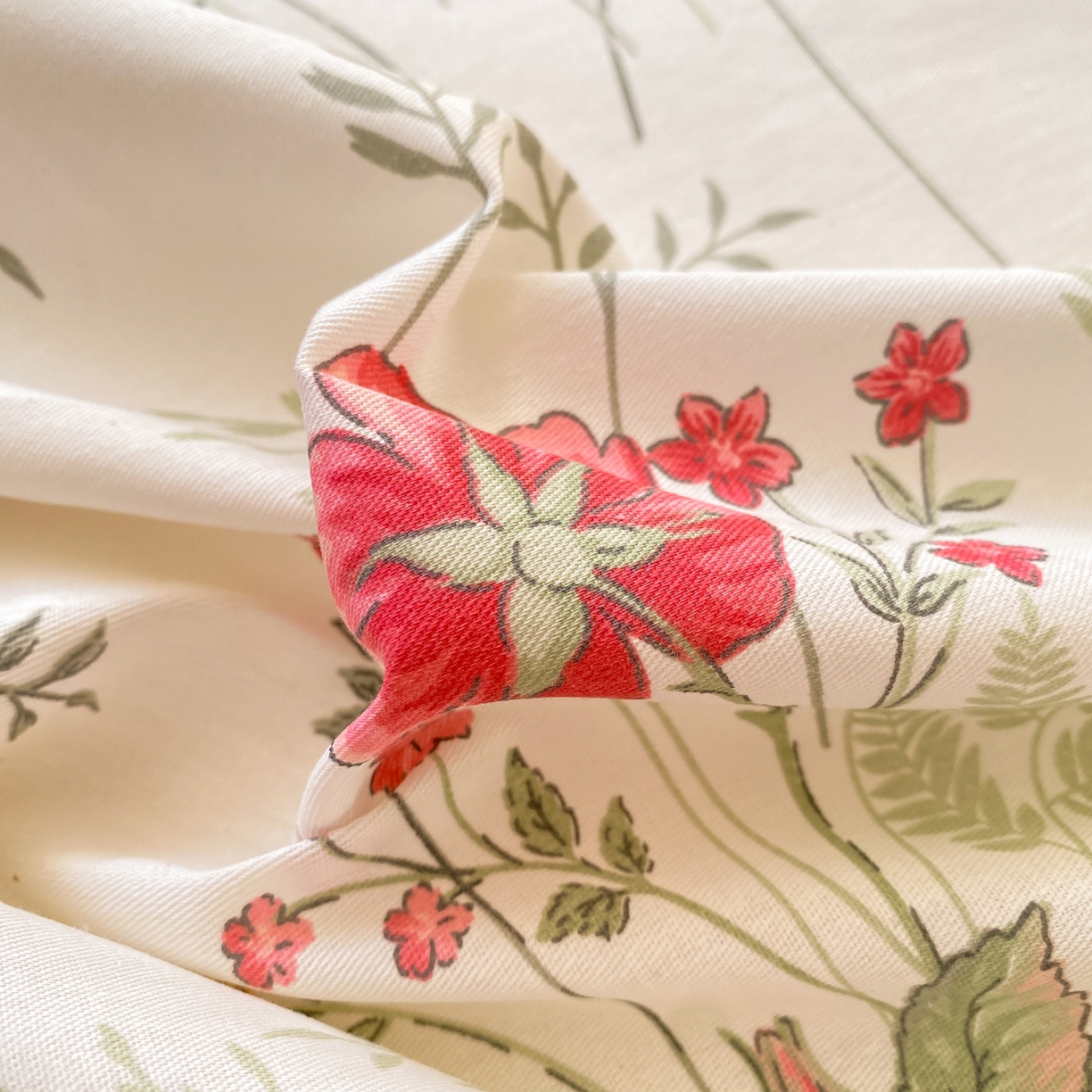 91家纺网 家纺一手货源 找家纺 女子家纺 2026新款全棉纯棉印花小印花花卉款单床笠床笠单件 玉笛花间