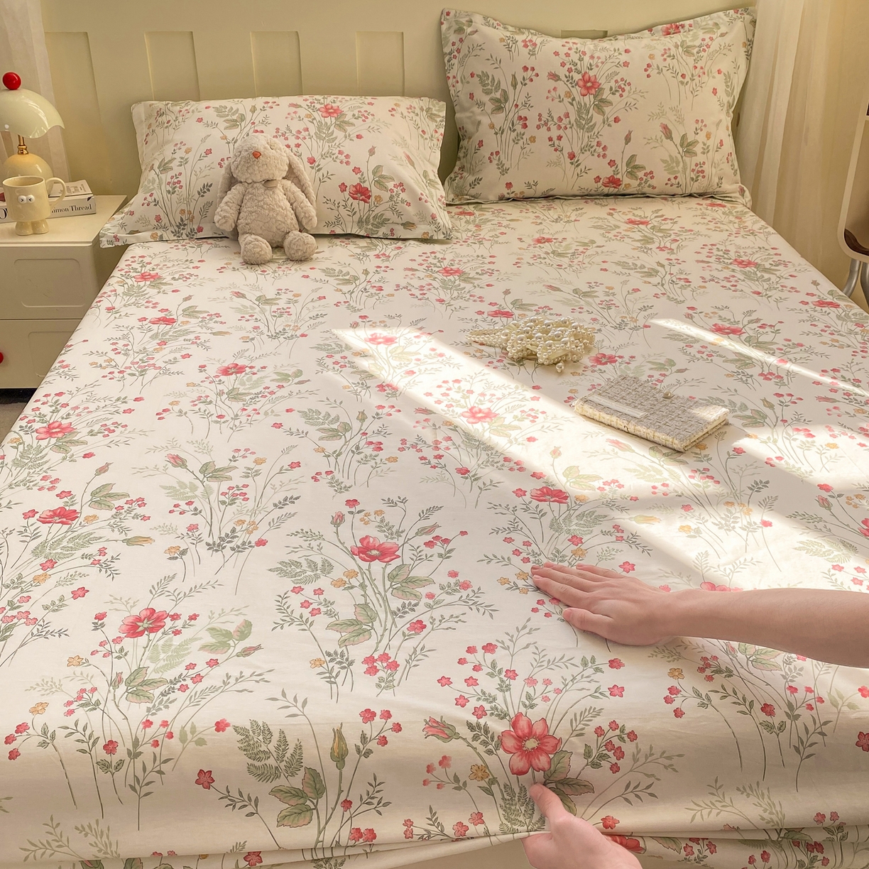 91家纺网 家纺一手货源 找家纺 女子家纺 2026新款全棉纯棉印花小印花花卉款单床笠床笠单件 玉笛花间