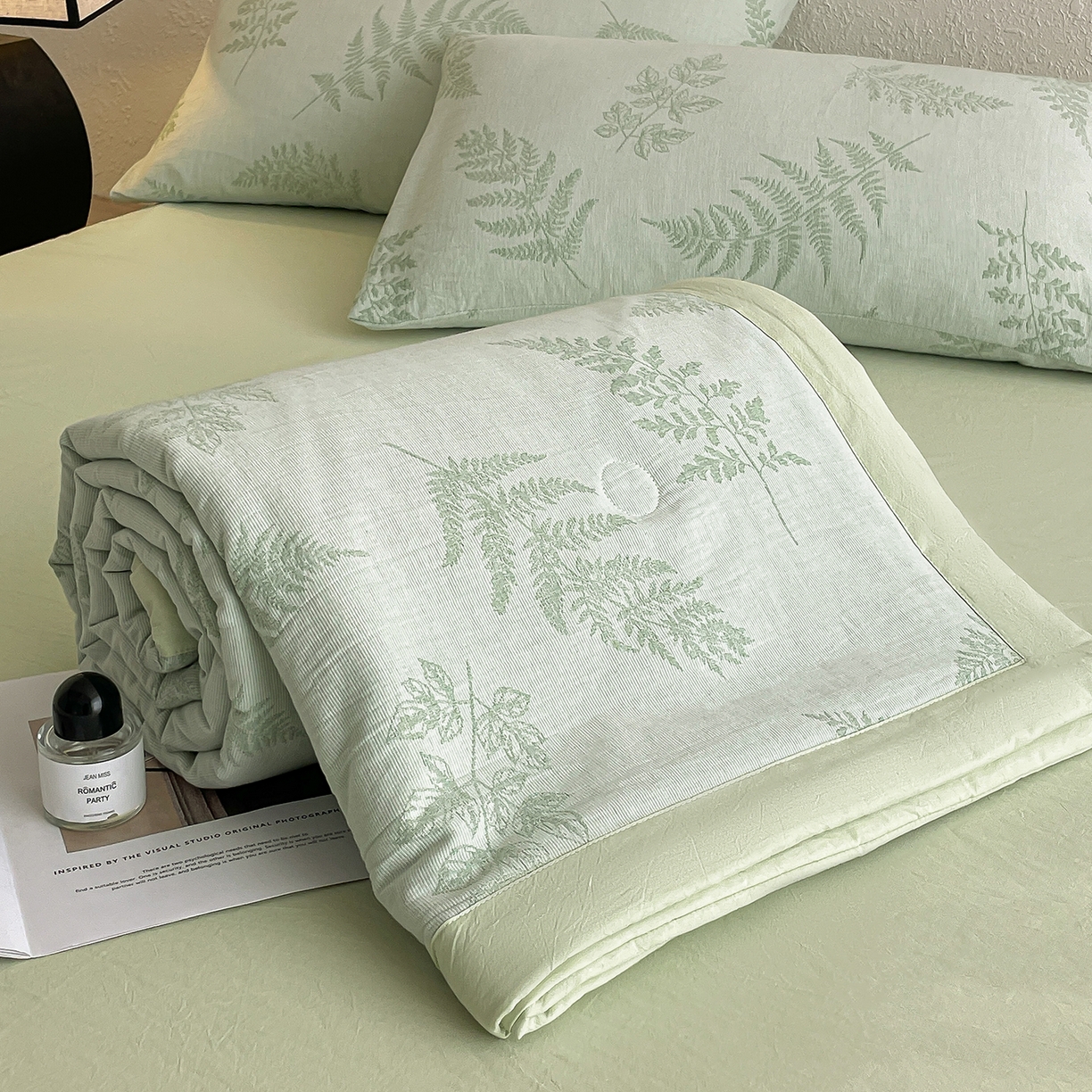 91家纺网 家纺一手货源 找家纺 吾诺家居 2026新款全棉色织提花三层纱夏被夏凉被空调被-华美 花影-绿