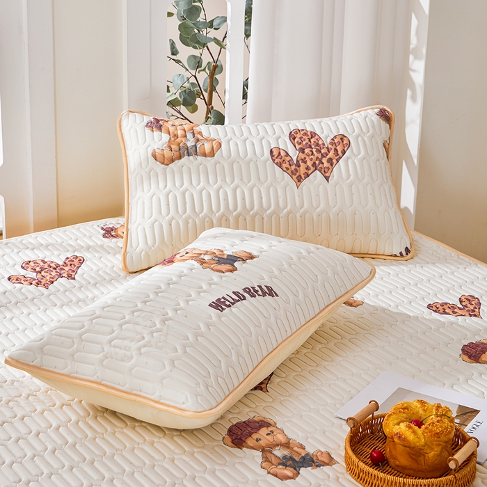 91家纺网 家纺一手货源 找家纺 羽梦家纺 2026新款冰柔丝乳胶床单款凉席小熊派对