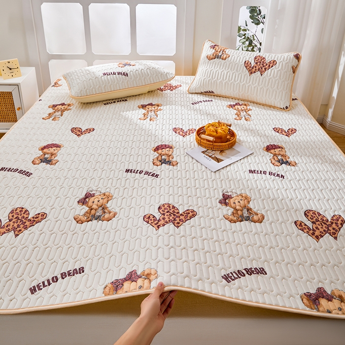 91家纺网 家纺一手货源 找家纺 羽梦家纺 2026新款冰柔丝乳胶床单款凉席小熊派对