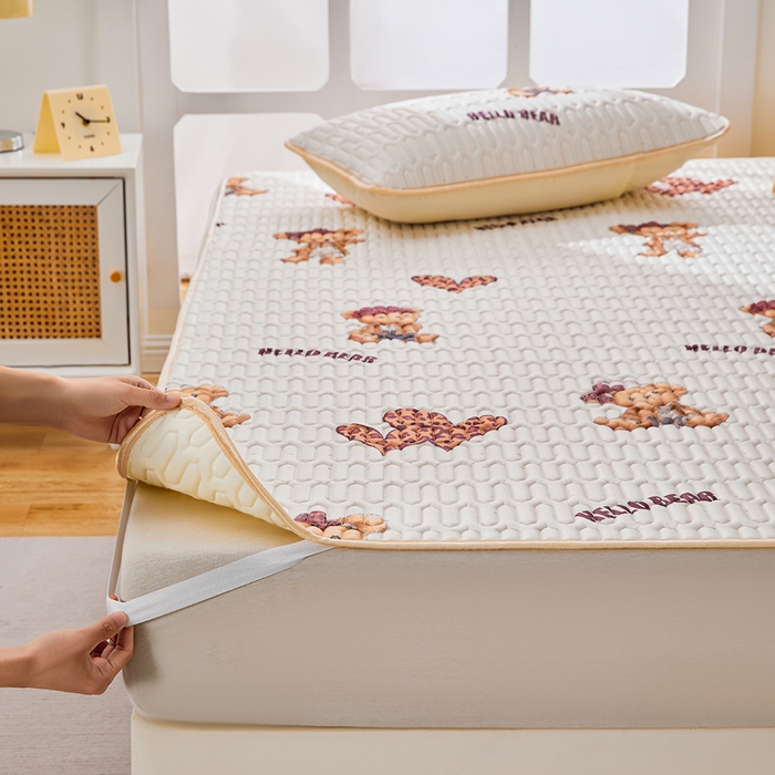 91家纺网 家纺一手货源 找家纺 羽梦家纺 2026新款冰柔丝乳胶床单款凉席小熊派对