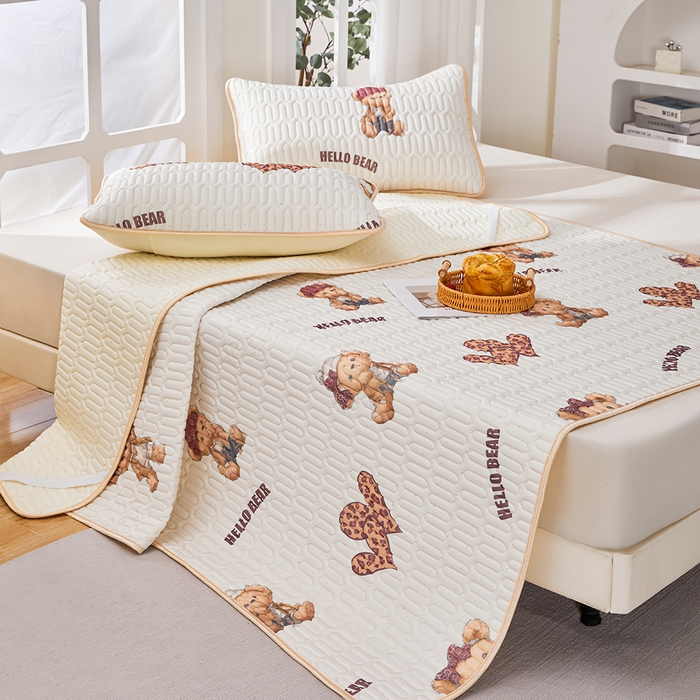 91家纺网 家纺一手货源 找家纺 羽梦家纺 2026新款冰柔丝乳胶床单款凉席小熊派对