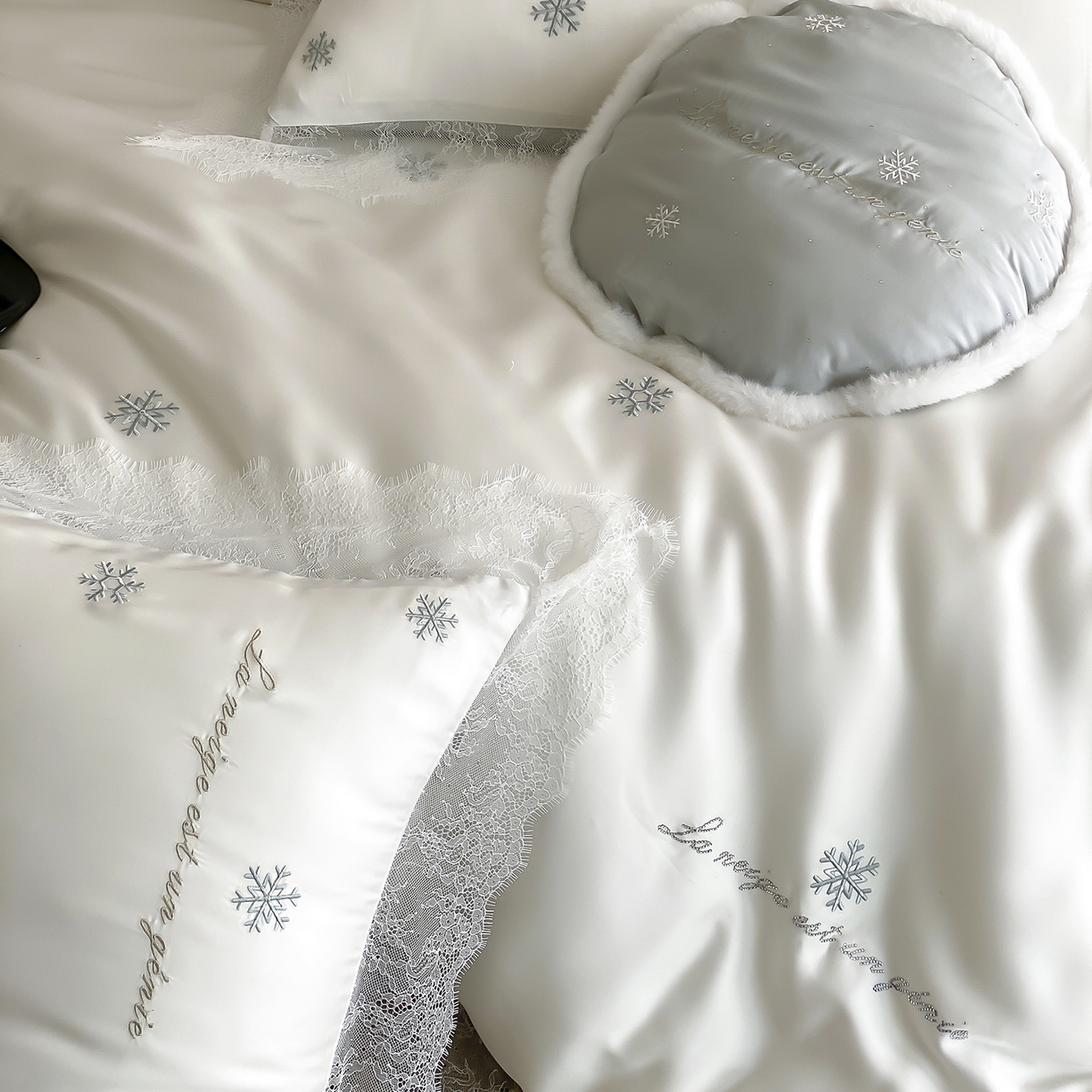 91家纺网 家纺一手货源 找家纺 初拾 2026新款60s兰精天丝“小雪花”四件套-艾莎公主 艾莎公主-蓝