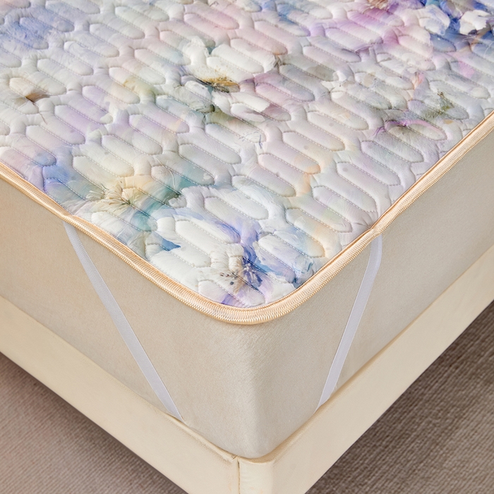 91家纺网 家纺一手货源 找家纺 羽梦家纺 2026新款冰柔丝乳胶床单款凉席雾里看花