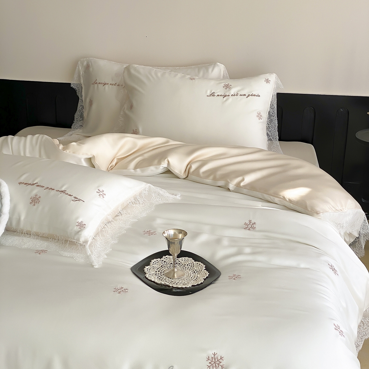 91家纺网 家纺一手货源 找家纺 初拾 2026新款60s兰精天丝“小雪花”四件套-艾莎公主 艾莎公主-裸粉