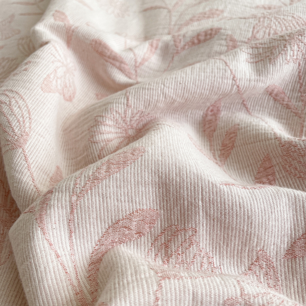 91家纺网 家纺一手货源 找家纺 吾诺家居 2026新款全棉色织提花三层纱夏被夏凉被空调被-华美 梦幻花园-粉