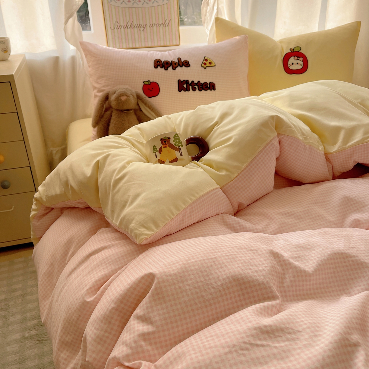 91家纺网 家纺一手货源 找家纺 韩都家居 2026春夏新款亲肤舒适毛巾绣四件套（包含买家秀原图） 苹果猫咪