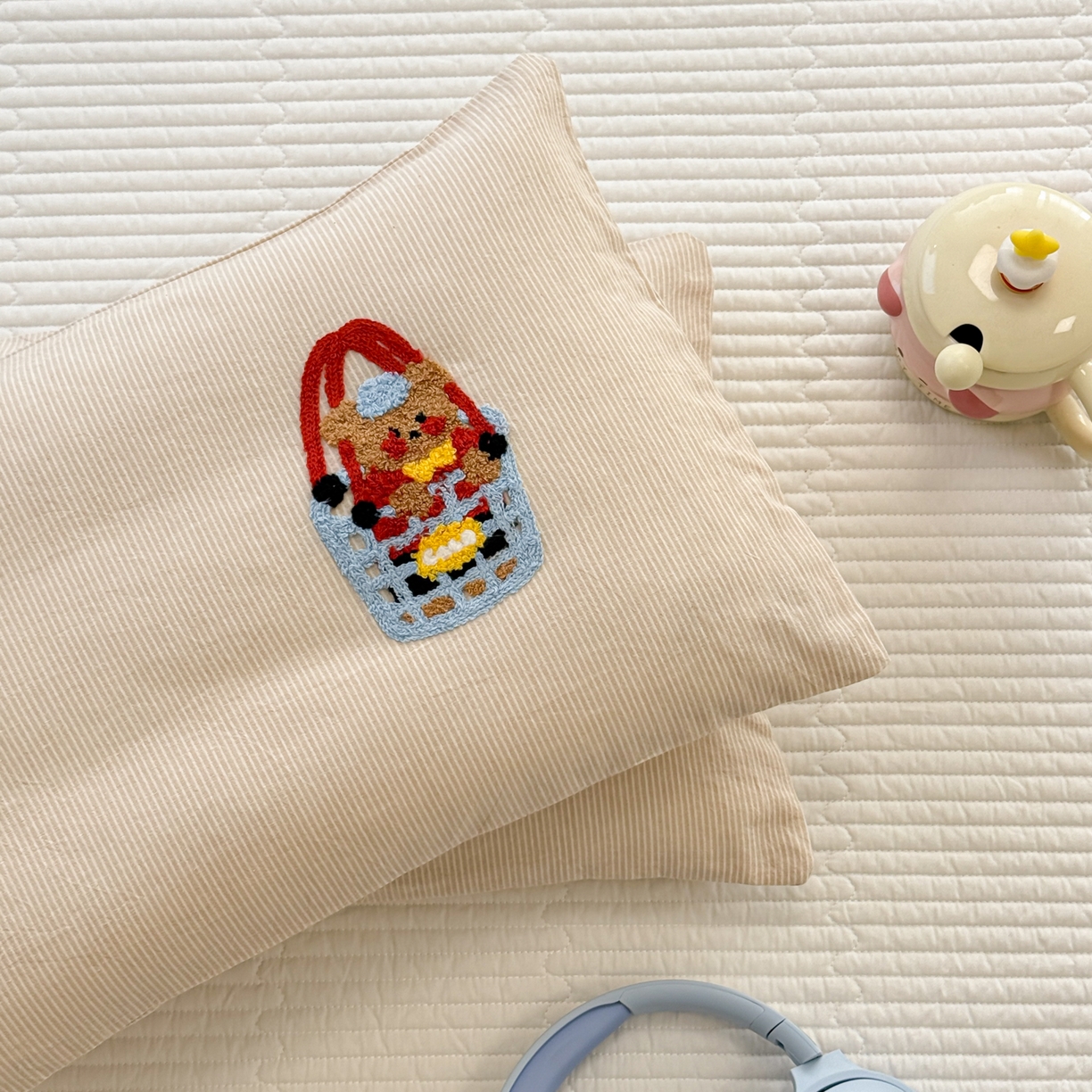 91家纺网 家纺一手货源 找家纺 慕尚家纺 2026新款色织水洗棉毛巾绣单枕套 枕套单件 熊呆呆