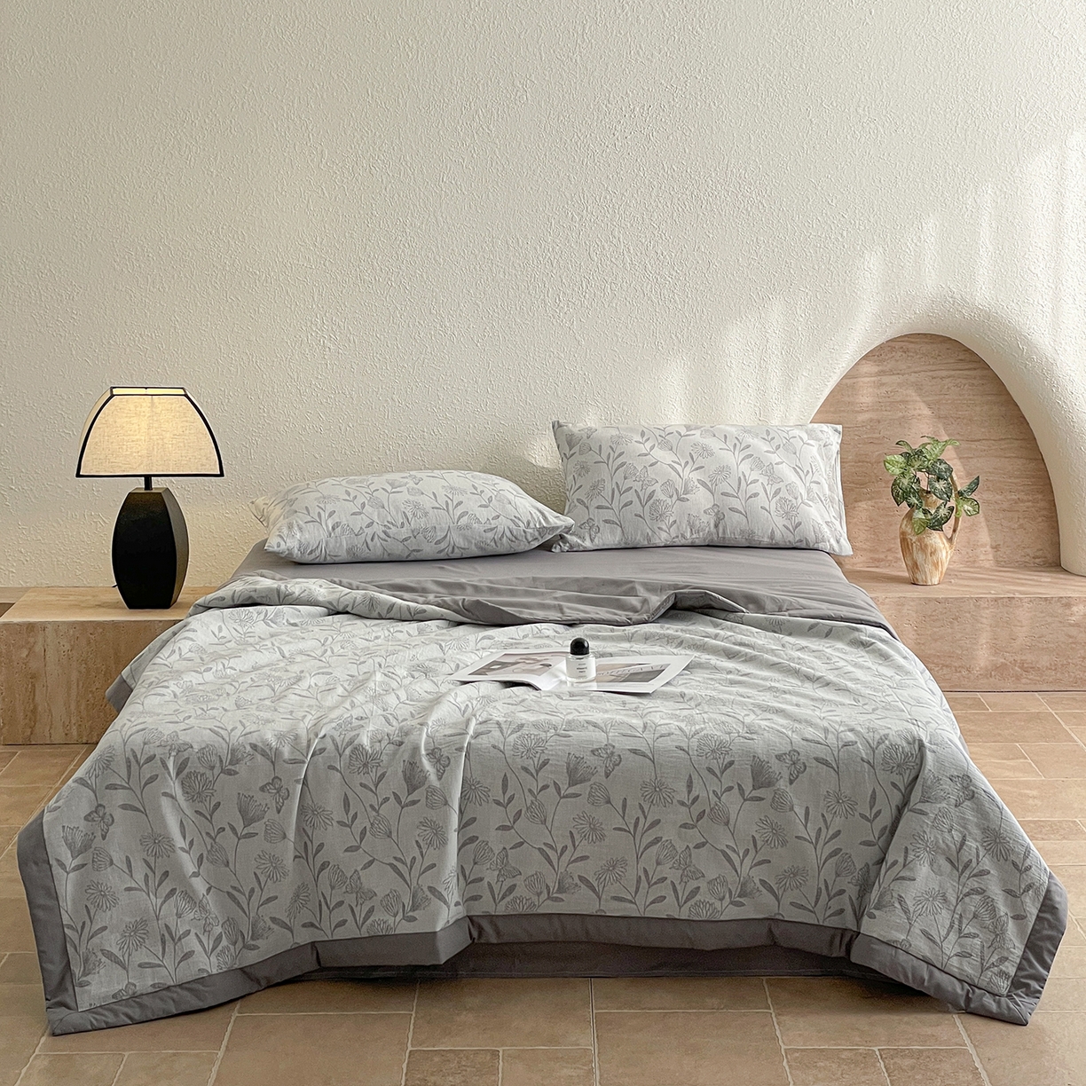 91家纺网 家纺一手货源 找家纺 吾诺家居 2026新款全棉色织提花三层纱夏被夏凉被空调被-华美 梦幻花园-灰