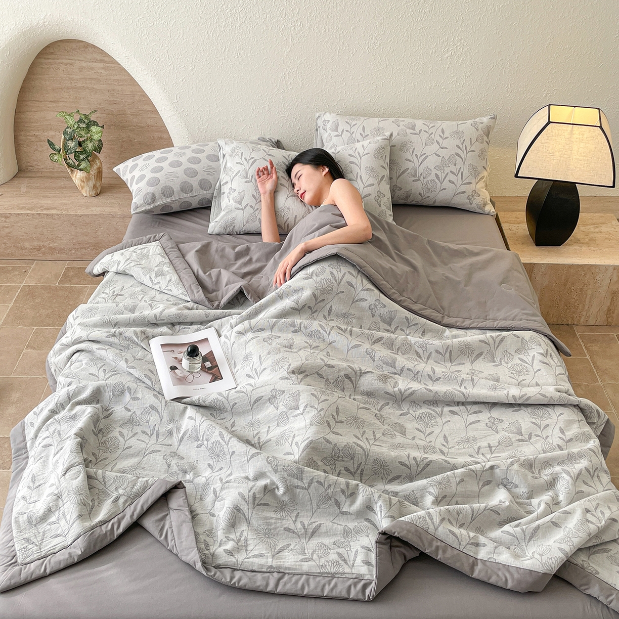 91家纺网 家纺一手货源 找家纺 吾诺家居 2026新款全棉色织提花三层纱夏被夏凉被空调被-华美 梦幻花园-灰