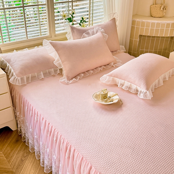 91家纺网 家纺一手货源 找家纺 （总）后庭寝室 2026新款冰感豆豆床裙凉席夏被空调被四件套-花语系列