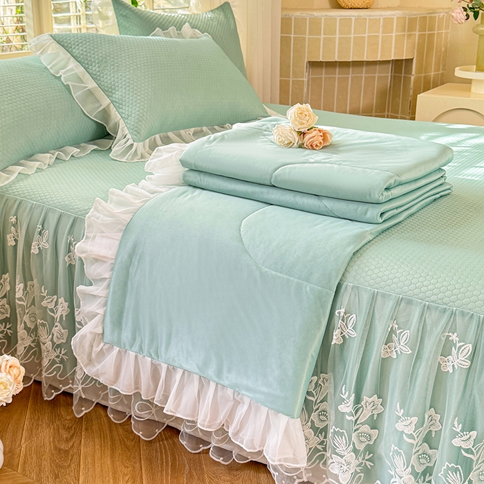 91家纺网 家纺一手货源 找家纺 （总）后庭寝室 2026新款冰感豆豆床裙凉席夏被空调被四件套-花语系列