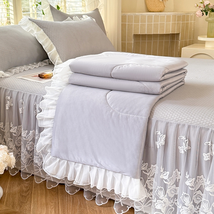 91家纺网 家纺一手货源 找家纺 （总）后庭寝室 2026新款冰感豆豆床裙凉席夏被空调被四件套-花语系列