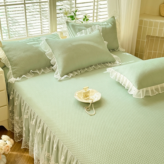 91家纺网 家纺一手货源 找家纺 后庭寝室 2026新款冰感豆豆床裙凉席夏被空调被四件套-花语系列 花语-水绿