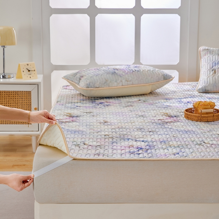 91家纺网 家纺一手货源 找家纺 羽梦家纺 2026新款冰柔丝乳胶床单款凉席雾里看花