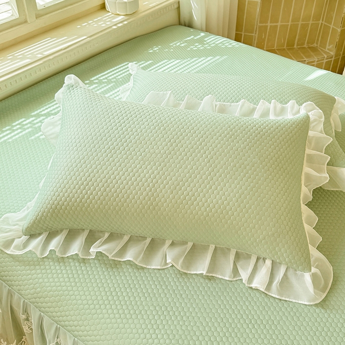 91家纺网 家纺一手货源 找家纺 后庭寝室 2026新款冰感豆豆床裙凉席夏被空调被四件套-花语系列 花语-水绿