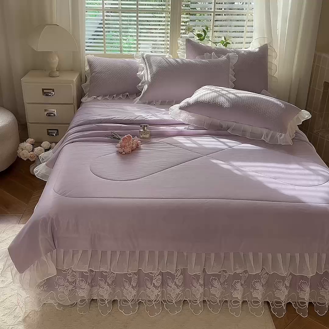 91家纺网 家纺一手货源 找家纺 后庭寝室 2026新款冰感豆豆床裙凉席夏被空调被四件套-花语系列 花语-浅紫