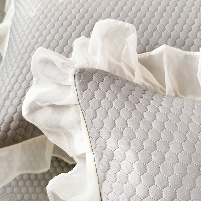 91家纺网 家纺一手货源 找家纺 后庭寝室 2026新款冰感豆豆床裙凉席夏被空调被四件套-花语系列 花语-浅灰