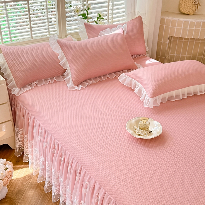 91家纺网 家纺一手货源 找家纺 后庭寝室 2026新款冰感豆豆床裙凉席夏被空调被四件套-花语系列 花语-粉色