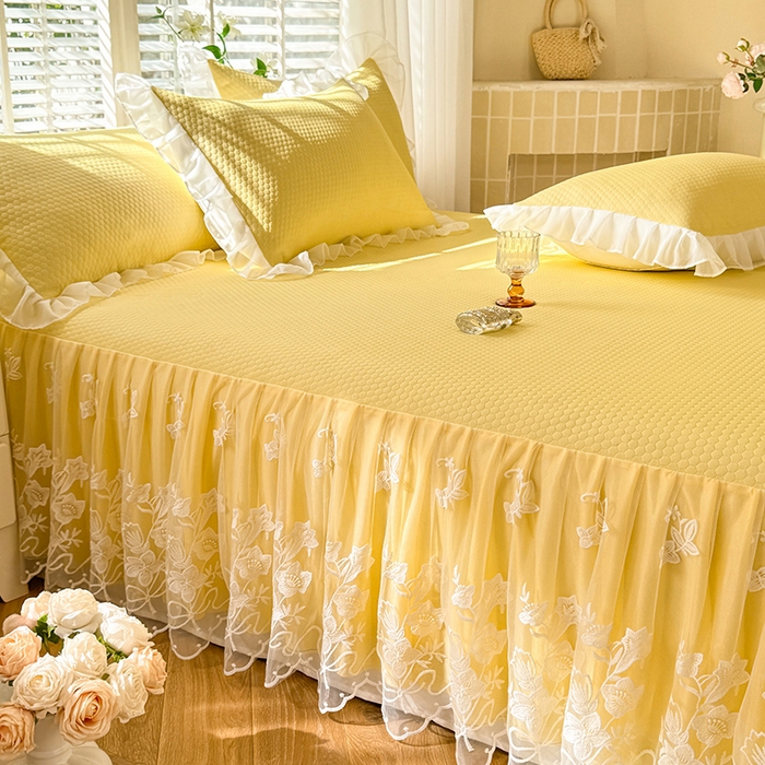 91家纺网 家纺一手货源 找家纺 后庭寝室 2026新款冰感豆豆床裙凉席夏被空调被四件套-花语系列 花语-嫩黄