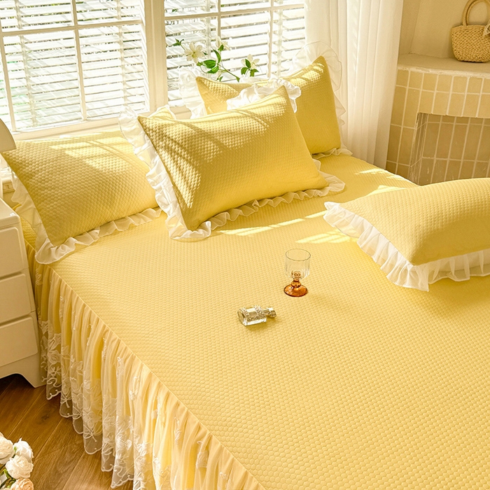 91家纺网 家纺一手货源 找家纺 后庭寝室 2026新款冰感豆豆床裙凉席夏被空调被四件套-花语系列 花语-嫩黄