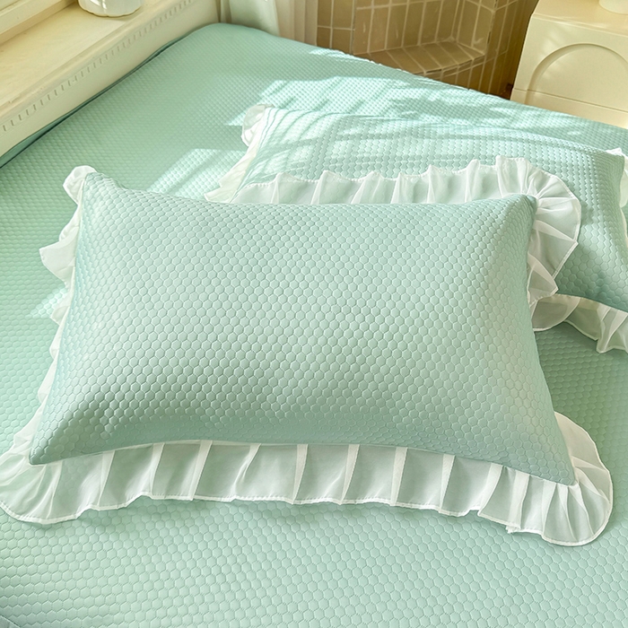 91家纺网 家纺一手货源 找家纺 后庭寝室 2026新款冰感豆豆床裙凉席夏被空调被四件套-花语系列 花语-浅蓝