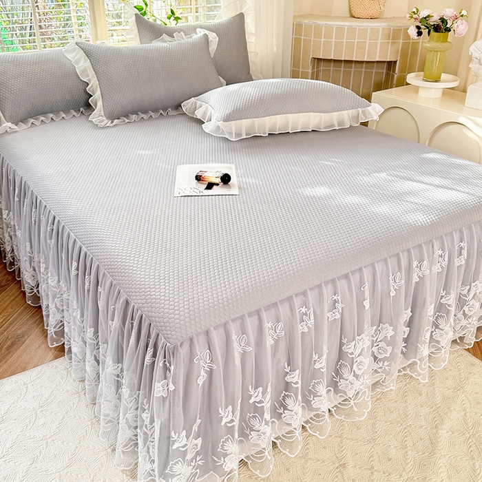 91家纺网 家纺一手货源 找家纺 后庭寝室 2026新款冰感豆豆床裙凉席夏被空调被四件套-花语系列 花语-浅灰